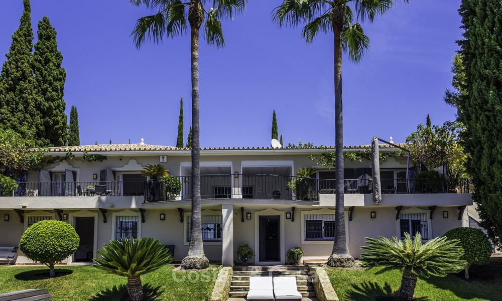 Encantadora villa de estilo mediterráneo renovada con vistas al mar en venta en Benahavis - Marbella 14151