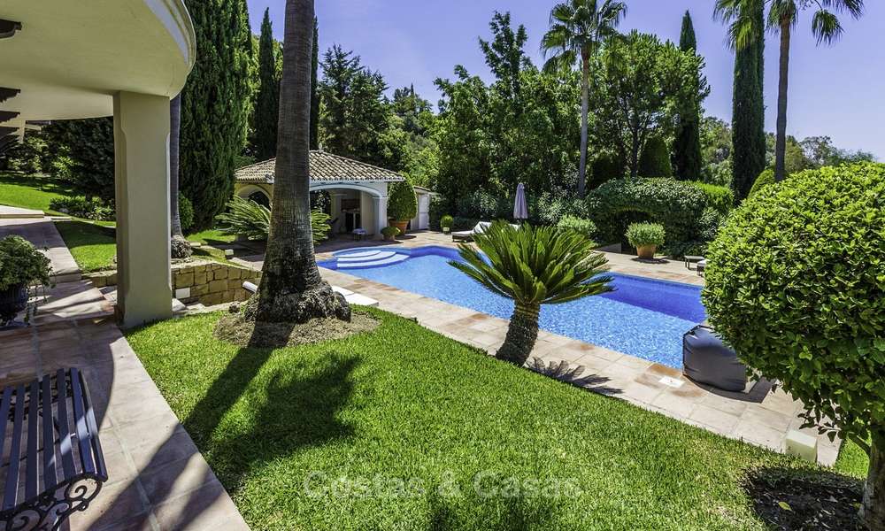 Encantadora villa de estilo mediterráneo renovada con vistas al mar en venta en Benahavis - Marbella 14152