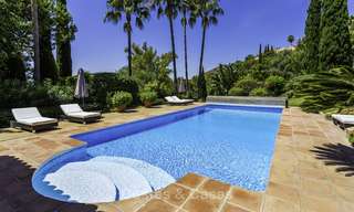 Encantadora villa de estilo mediterráneo renovada con vistas al mar en venta en Benahavis - Marbella 14154 
