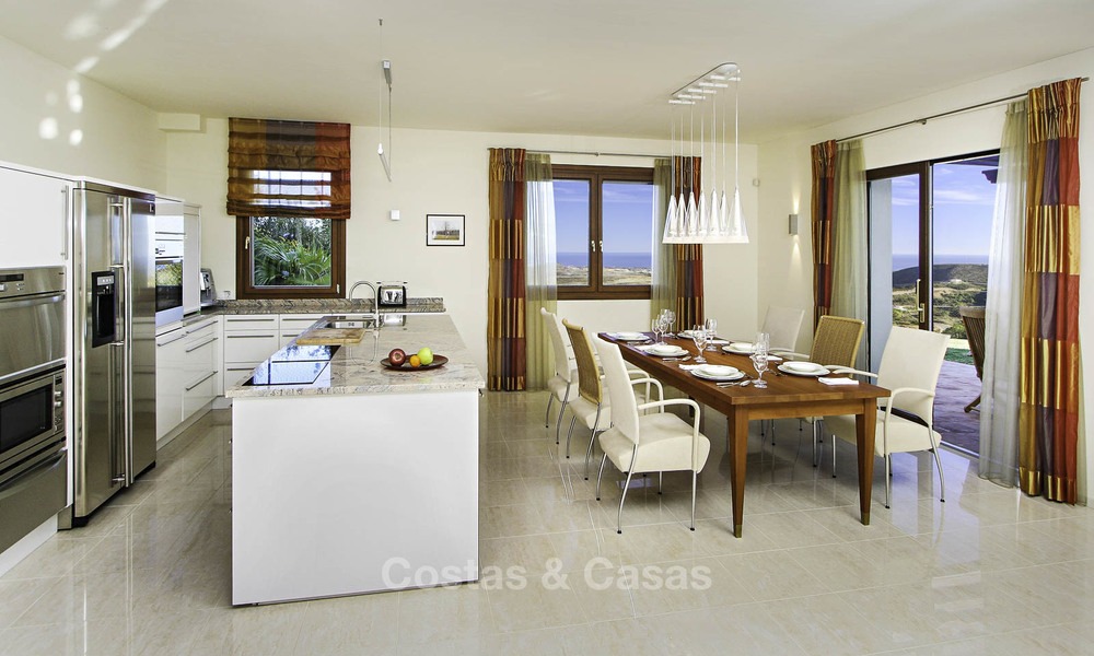Se vende: clásica villa con vistas panorámicas al mar en un resort de golf de clase mundial en Benahavis - Marbella 14155