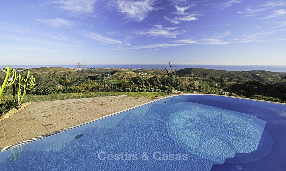 Se vende: clásica villa con vistas panorámicas al mar en un resort de golf de clase mundial en Benahavis - Marbella 14157