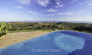 Se vende: clásica villa con vistas panorámicas al mar en un resort de golf de clase mundial en Benahavis - Marbella 14157 