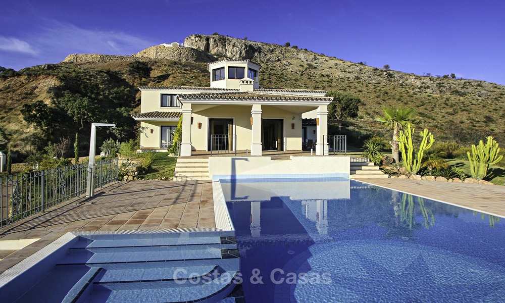 Se vende: clásica villa con vistas panorámicas al mar en un resort de golf de clase mundial en Benahavis - Marbella 14158