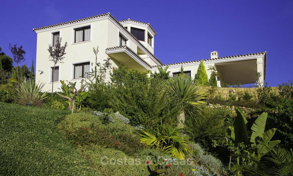 Se vende: clásica villa con vistas panorámicas al mar en un resort de golf de clase mundial en Benahavis - Marbella 14162
