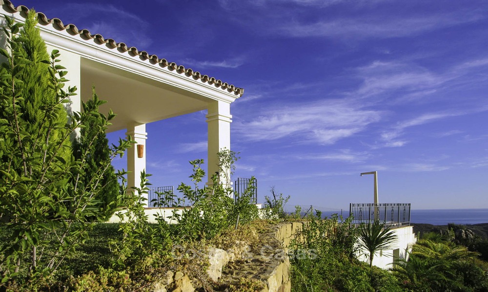 Se vende: clásica villa con vistas panorámicas al mar en un resort de golf de clase mundial en Benahavis - Marbella 14164