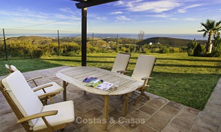 Se vende: clásica villa con vistas panorámicas al mar en un resort de golf de clase mundial en Benahavis - Marbella 14165 