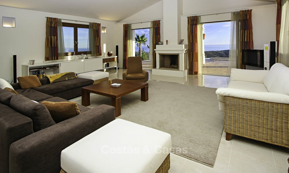 Se vende: clásica villa con vistas panorámicas al mar en un resort de golf de clase mundial en Benahavis - Marbella 14166