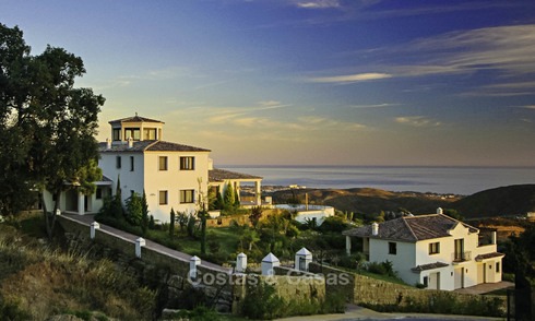 Se vende: clásica villa con vistas panorámicas al mar en un resort de golf de clase mundial en Benahavis - Marbella 14178