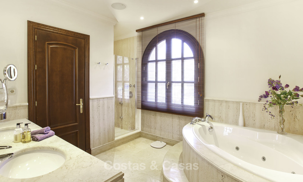 Increíble villa de lujo de estilo rústico reformada en venta en la exclusiva finca La Zagaleta - Benahavis - Marbella 23260