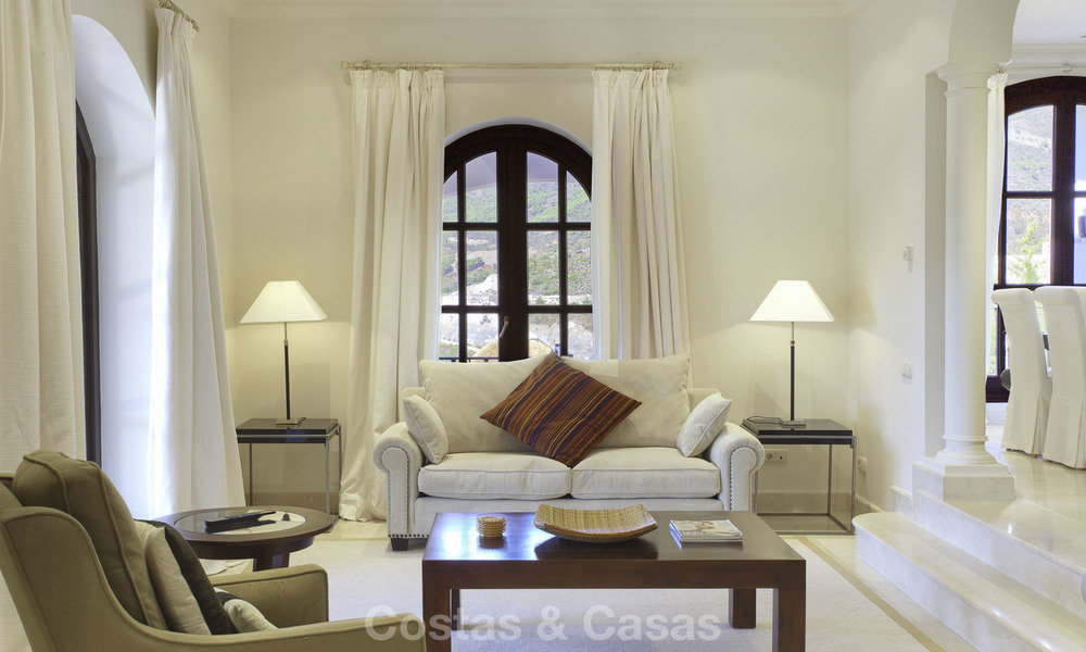 Increíble villa de lujo de estilo rústico reformada en venta en la exclusiva finca La Zagaleta - Benahavis - Marbella 23262