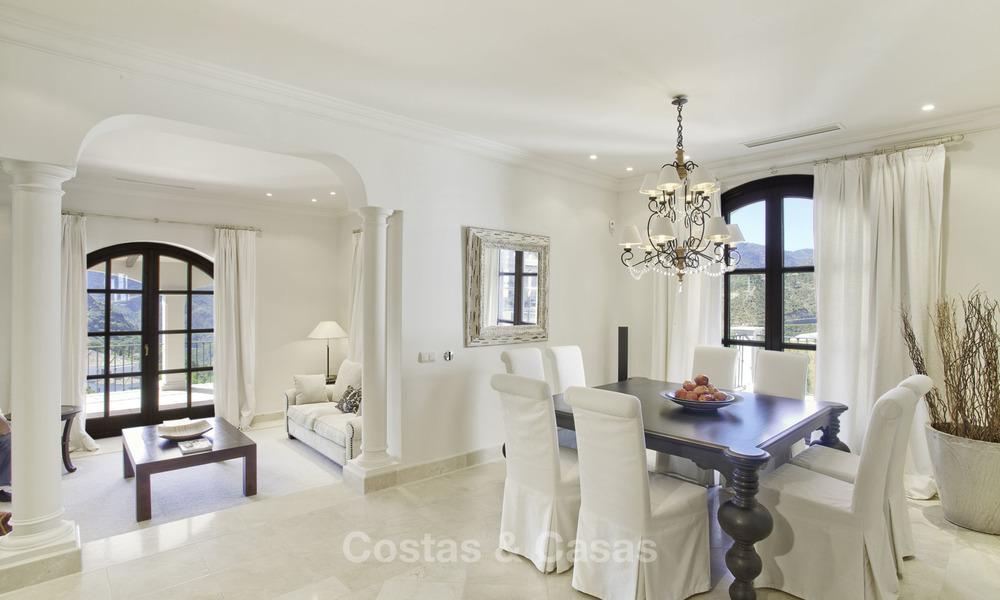 Increíble villa de lujo de estilo rústico reformada en venta en la exclusiva finca La Zagaleta - Benahavis - Marbella 23264