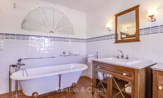 Encantadora villa en venta, muy espacioso estilo mediterráneo, a poca distancia de la playa en Marbella Este 14473 