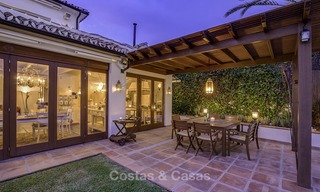 Encantadora villa en venta, muy espacioso estilo mediterráneo, a poca distancia de la playa en Marbella Este 14478 