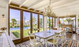 Encantadora villa en venta, muy espacioso estilo mediterráneo, a poca distancia de la playa en Marbella Este 14480 