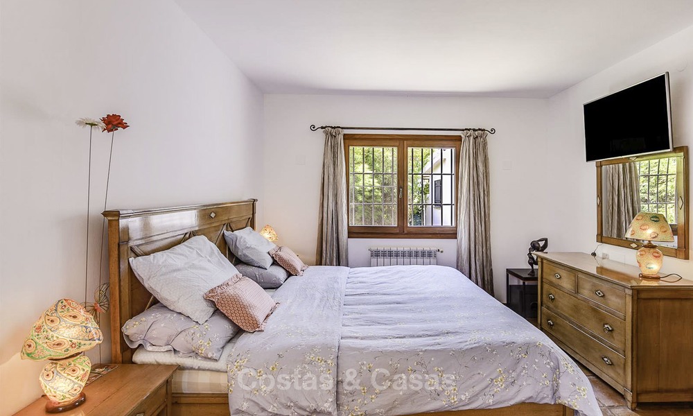 Encantadora villa en venta, muy espacioso estilo mediterráneo, a poca distancia de la playa en Marbella Este 14485