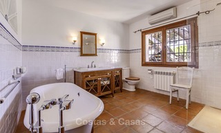 Encantadora villa en venta, muy espacioso estilo mediterráneo, a poca distancia de la playa en Marbella Este 14486 