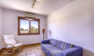Encantadora villa en venta, muy espacioso estilo mediterráneo, a poca distancia de la playa en Marbella Este 14491 