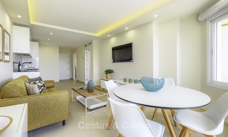 Apartamento en venta en primera línea de playa, totalmente renovado con vistas panorámicas al mar en Mijas Costa 14658 