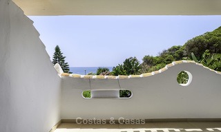 Apartamento en venta en primera línea de playa, totalmente renovado con vistas panorámicas al mar en Mijas Costa 14661 