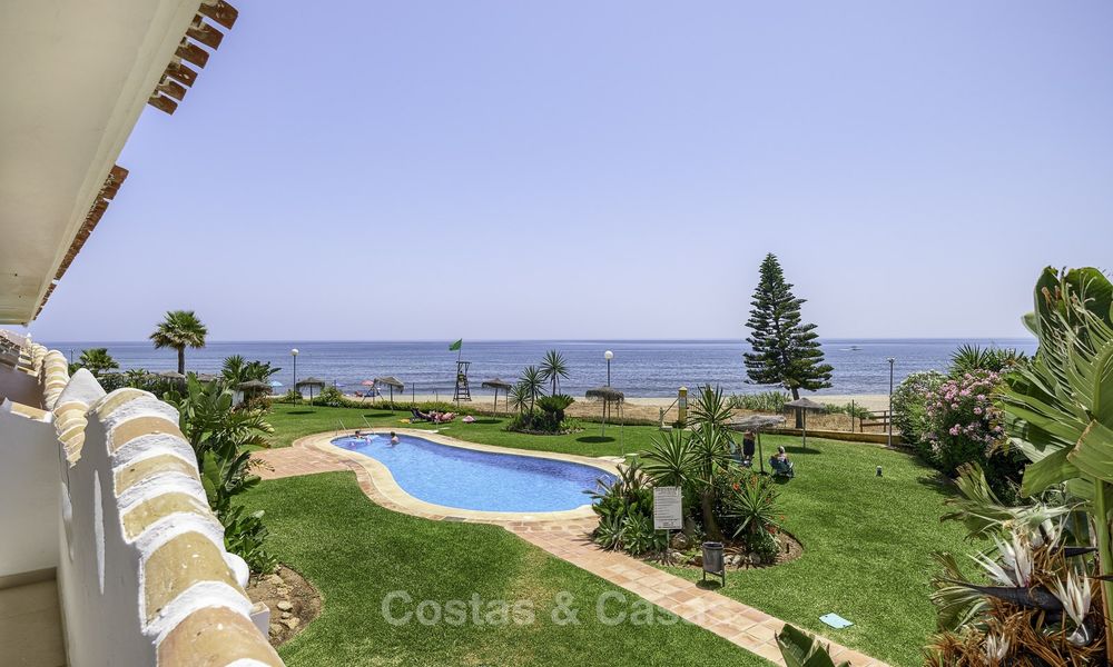 Apartamento en venta en primera línea de playa, totalmente renovado con vistas panorámicas al mar en Mijas Costa 14662