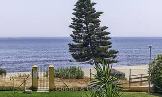 Apartamento en venta en primera línea de playa, totalmente renovado con vistas panorámicas al mar en Mijas Costa 14663 