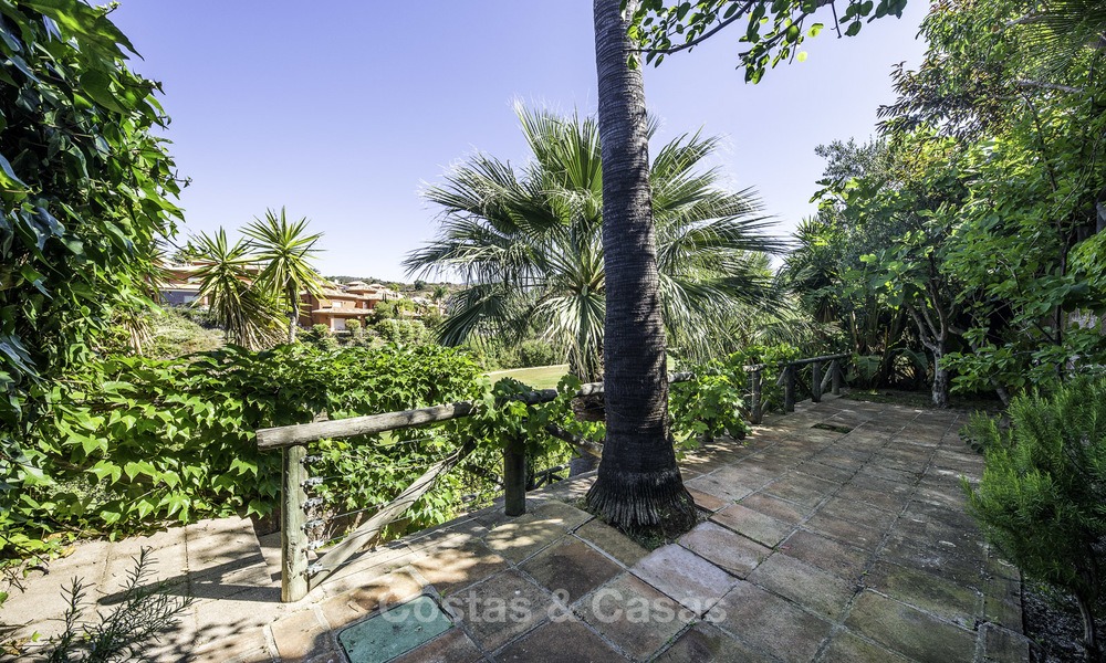 Casa adosada en venta, recientemente renovada con espectaculares vistas y en primera línea de golf al Este de Marbella 14691