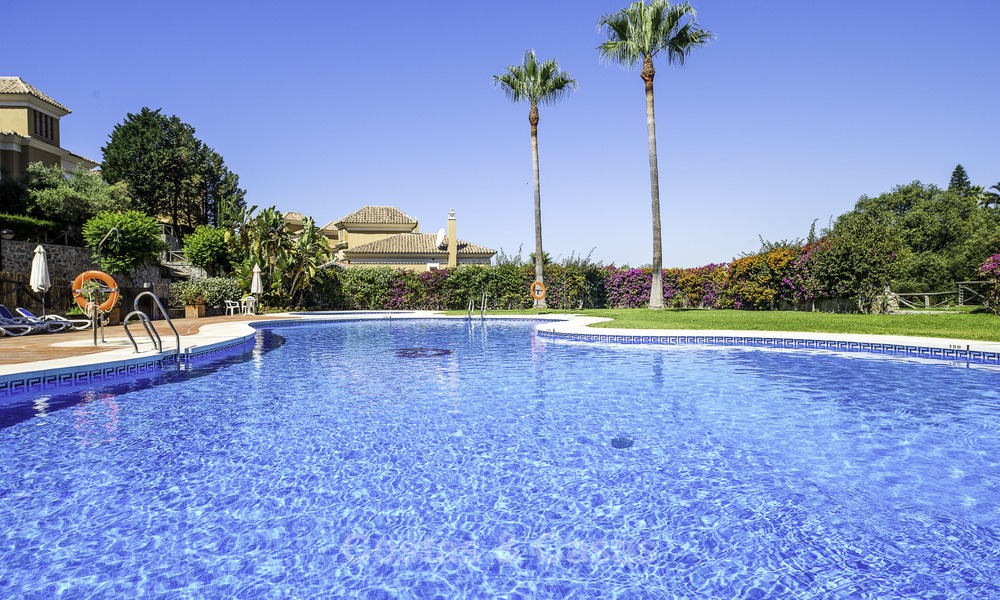 Casa adosada en venta, recientemente renovada con espectaculares vistas y en primera línea de golf al Este de Marbella 14695