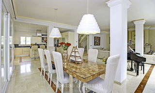 Prestigiosa villa de estilo andaluz con vistas al mar y apartamento de invitados en venta, en la Nueva Milla de Oro, entre Marbella y Estepona 14721 