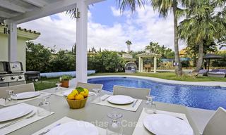 Prestigiosa villa de estilo andaluz con vistas al mar y apartamento de invitados en venta, en la Nueva Milla de Oro, entre Marbella y Estepona 14730 