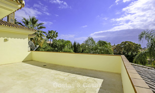 Prestigiosa villa de estilo andaluz con vistas al mar y apartamento de invitados en venta, en la Nueva Milla de Oro, entre Marbella y Estepona 14739 