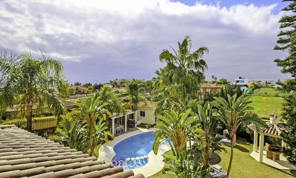 Prestigiosa villa de estilo andaluz con vistas al mar y apartamento de invitados en venta, en la Nueva Milla de Oro, entre Marbella y Estepona 14741