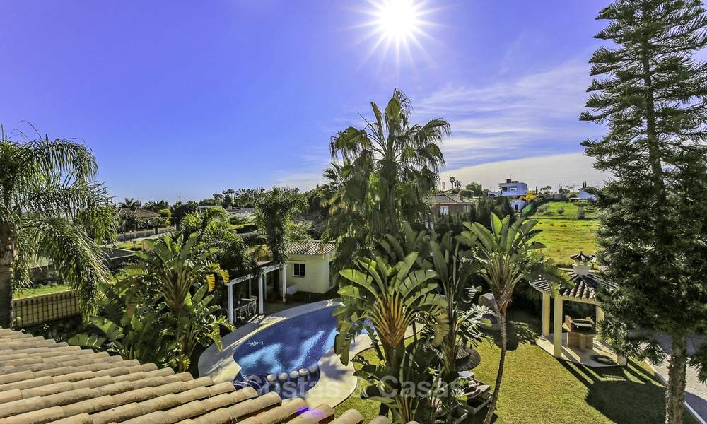 Prestigiosa villa de estilo andaluz con vistas al mar y apartamento de invitados en venta, en la Nueva Milla de Oro, entre Marbella y Estepona 14743