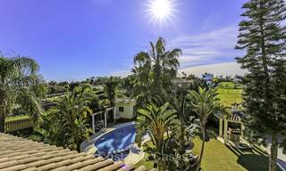 Prestigiosa villa de estilo andaluz con vistas al mar y apartamento de invitados en venta, en la Nueva Milla de Oro, entre Marbella y Estepona 14743 