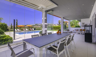 Elegante y muy espaciosa villa en venta en primera línea de golf en Elviria, el este de Marbella 14871 