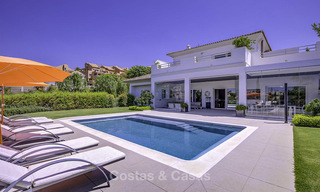 Elegante y muy espaciosa villa en venta en primera línea de golf en Elviria, el este de Marbella 14906 