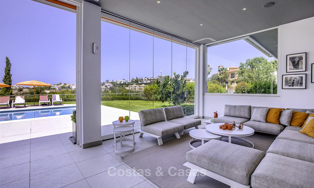 Elegante y muy espaciosa villa en venta en primera línea de golf en Elviria, el este de Marbella 14908