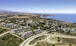 Elegantes y modernos apartamentos y áticos con impresionantes vistas al mar en venta, a poca distancia de la playa en Estepona 14995 