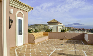 Majestuosa villa andaluza de lujo en venta, en una parcela grande, en un exclusivo resort de golf con impresionantes vistas al mar – Benahavis – Marbella 15004 