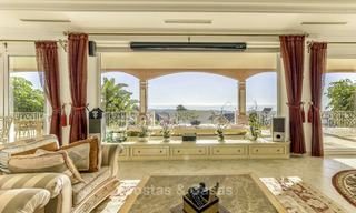 Majestuosa villa andaluza de lujo en venta, en una parcela grande, en un exclusivo resort de golf con impresionantes vistas al mar – Benahavis – Marbella 15008 