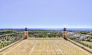 Majestuosa villa andaluza de lujo en venta, en una parcela grande, en un exclusivo resort de golf con impresionantes vistas al mar – Benahavis – Marbella 15013 