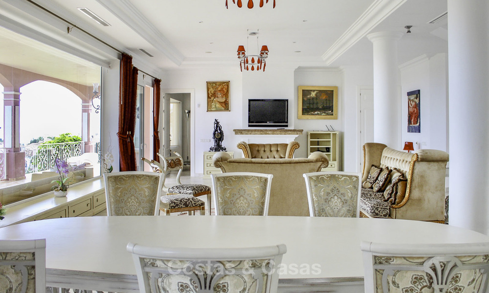 Majestuosa villa andaluza de lujo en venta, en una parcela grande, en un exclusivo resort de golf con impresionantes vistas al mar – Benahavis – Marbella 15017