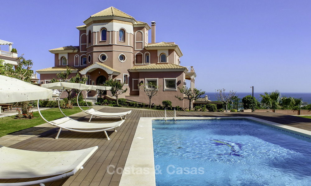 Majestuosa villa andaluza de lujo en venta, en una parcela grande, en un exclusivo resort de golf con impresionantes vistas al mar – Benahavis – Marbella 15029