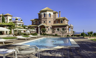 Majestuosa villa andaluza de lujo en venta, en una parcela grande, en un exclusivo resort de golf con impresionantes vistas al mar – Benahavis – Marbella 15030 