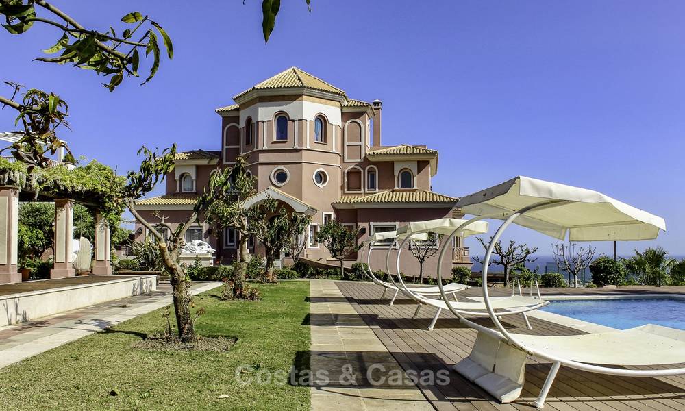 Majestuosa villa andaluza de lujo en venta, en una parcela grande, en un exclusivo resort de golf con impresionantes vistas al mar – Benahavis – Marbella 15031
