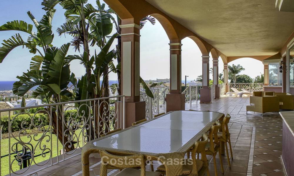 Majestuosa villa andaluza de lujo en venta, en una parcela grande, en un exclusivo resort de golf con impresionantes vistas al mar – Benahavis – Marbella 15038