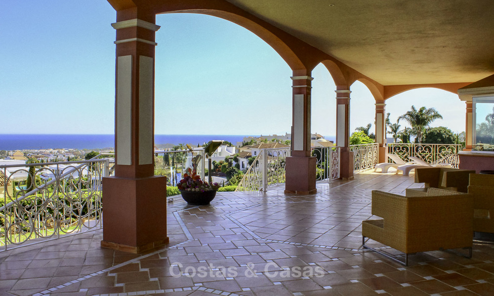 Majestuosa villa andaluza de lujo en venta, en una parcela grande, en un exclusivo resort de golf con impresionantes vistas al mar – Benahavis – Marbella 15039
