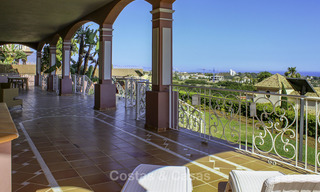 Majestuosa villa andaluza de lujo en venta, en una parcela grande, en un exclusivo resort de golf con impresionantes vistas al mar – Benahavis – Marbella 15041 