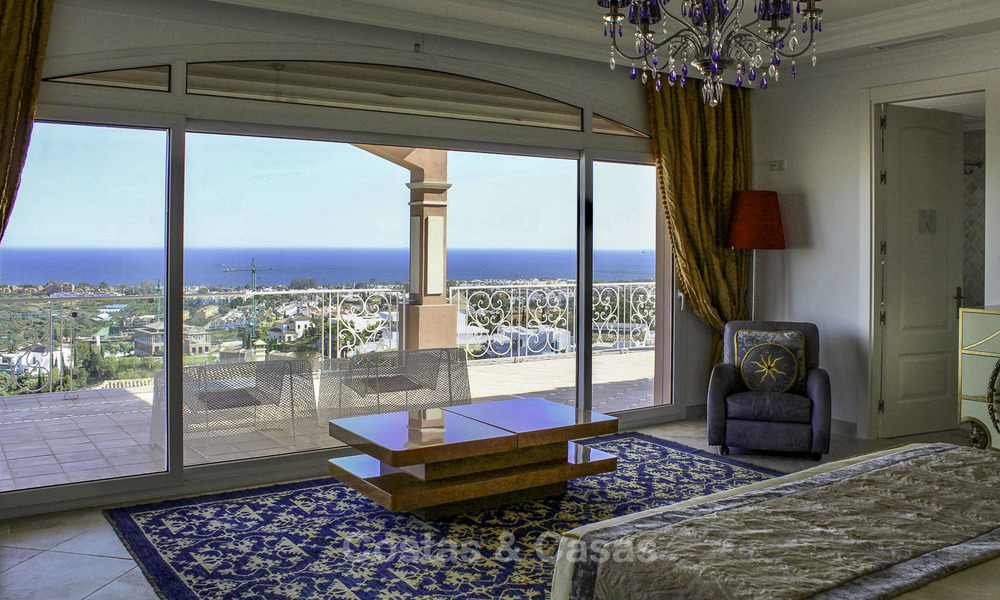 Majestuosa villa andaluza de lujo en venta, en una parcela grande, en un exclusivo resort de golf con impresionantes vistas al mar – Benahavis – Marbella 15042
