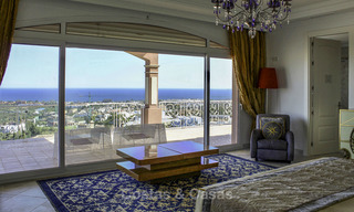 Majestuosa villa andaluza de lujo en venta, en una parcela grande, en un exclusivo resort de golf con impresionantes vistas al mar – Benahavis – Marbella 15042 