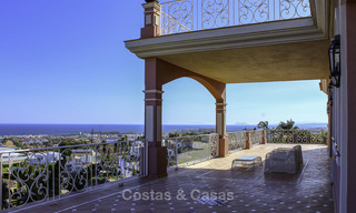 Majestuosa villa andaluza de lujo en venta, en una parcela grande, en un exclusivo resort de golf con impresionantes vistas al mar – Benahavis – Marbella 15045 